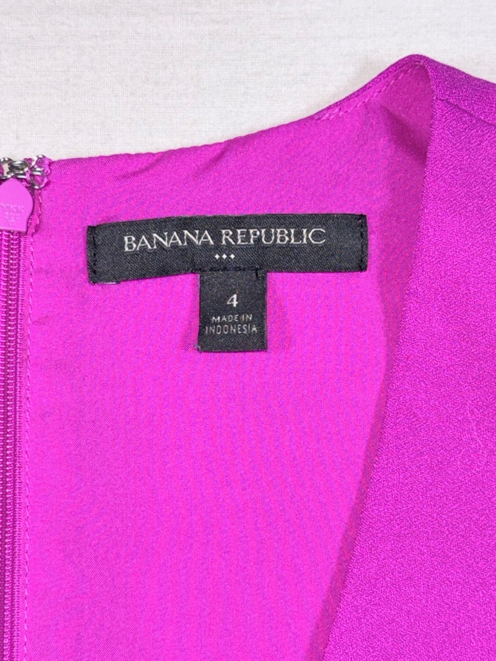 🌟Host Pick🌟 Banana Republic Fuchsia Crepe Faux Wrap Sheath Dress Size 4 EUC - Picture 2 of 5